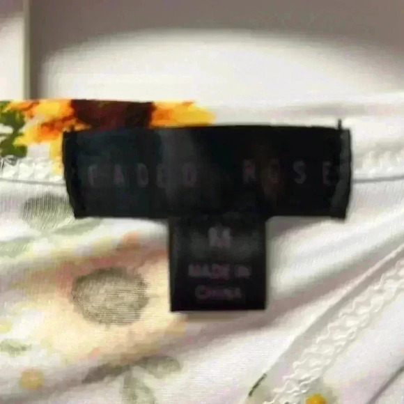 Faded Rose Short Sleeve Crop Sunflower Top Size Medium NWT - Picture 2 of 4